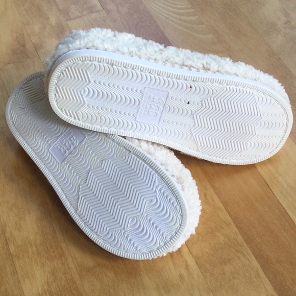 Fuzzy Gaahuu off white slippers size M - Picture 5 of 6